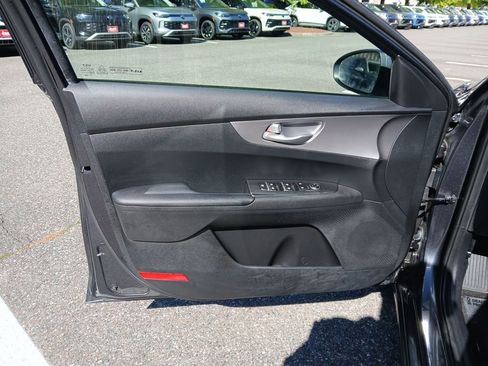 Used 2022 Kia Forte LXS FWD image 22