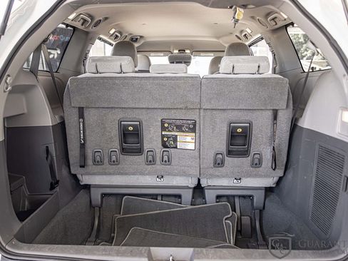 Used 2020 Toyota Sienna LE w/ LE Preferred Package FWD image 16