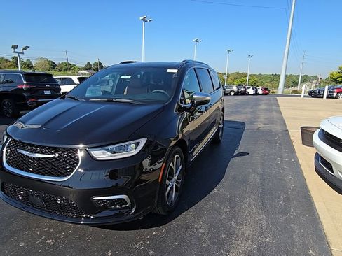 New 2026 Chrysler Pacifica Pinnacle w/ Trailer Tow Group image 3