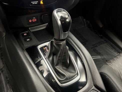 Certified 2019 Nissan Rogue SV w/ Premium Package image 12