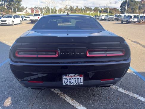 Used 2017 Dodge Challenger R/T Scat Pack w/ Leather Interior Group image 19