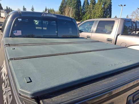 Used 2017 Toyota Tacoma TRD Sport w/ Premium & Technology Package image 10