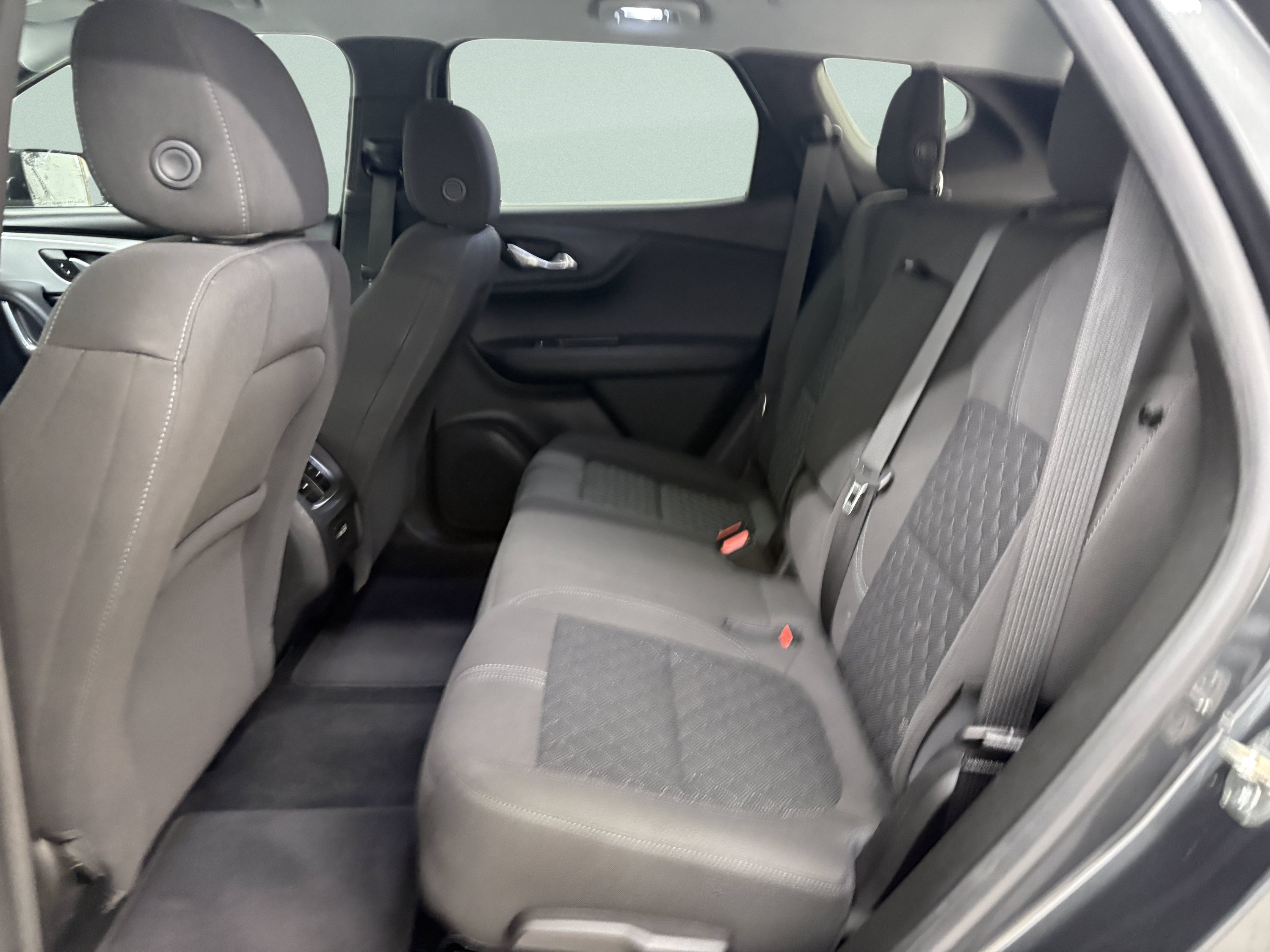 Used 2019 Chevrolet Blazer LT FWD image 12