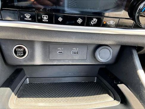Used 2023 Nissan Rogue SV AWD/4WD image 25