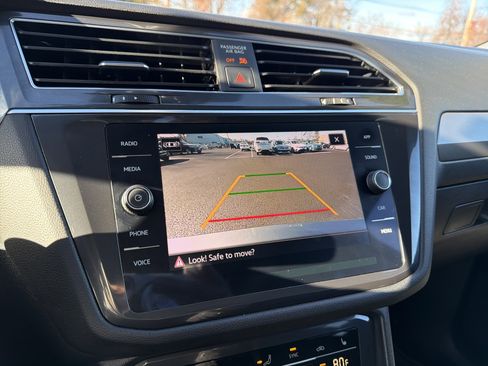 Certified 2023 Volkswagen Tiguan SE w/ Panoramic Sunroof Package image 20