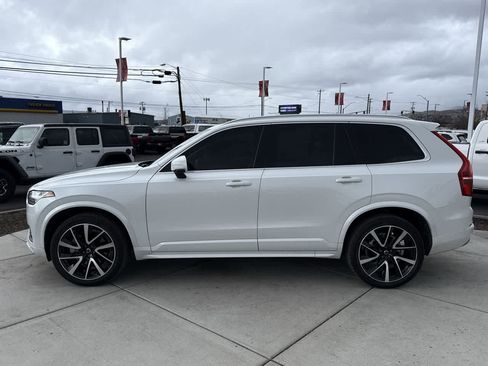 Used 2022 Volvo XC90 T6 Momentum w/ Advanced Package image 2