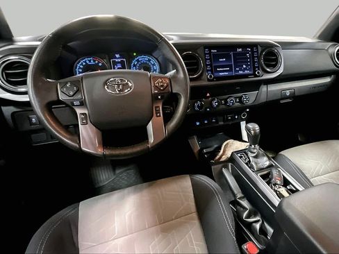 Used 2020 Toyota Tacoma TRD Sport w/ Technology Package AWD/4WD image 14