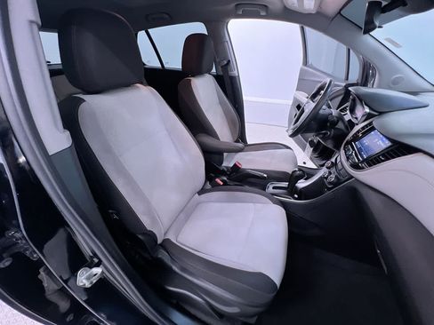 Used 2020 Chevrolet Trax LS FWD image 33