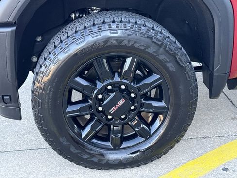 Used 2024 GMC Sierra 2500 AT4 w/ AT4 Premium Plus Package image 12