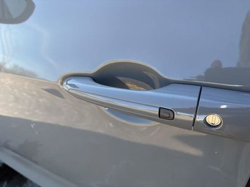 Used 2023 Chrysler Pacifica Touring-L FWD image 22