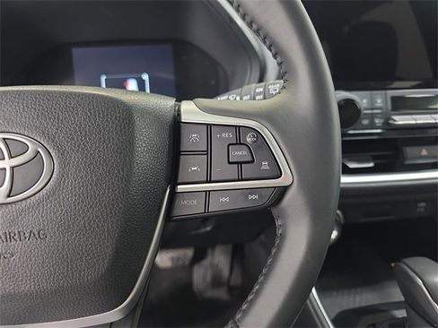 Used 2025 Toyota Grand Highlander AWD image 15