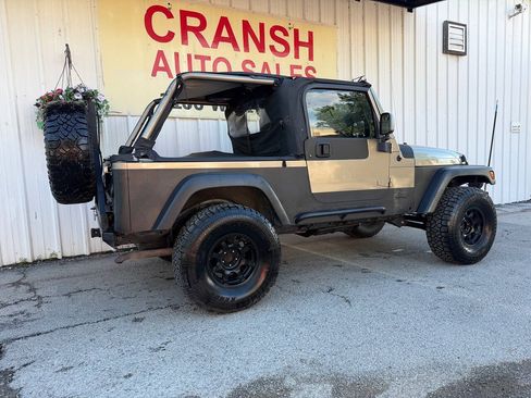 Used 2005 Jeep Wrangler Unlimited AWD/4WD image 3