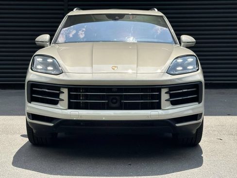 Certified 2025 Porsche Cayenne E-Hybrid AWD/4WD image 8