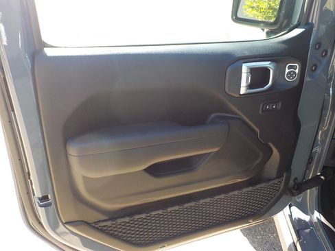 New 2026 Jeep Wrangler Unlimited Rubicon AWD/4WD image 13
