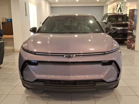 New 2026 Chevrolet Equinox EV LT image 2