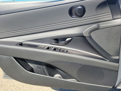 New 2025 Hyundai Elantra SEL image 17