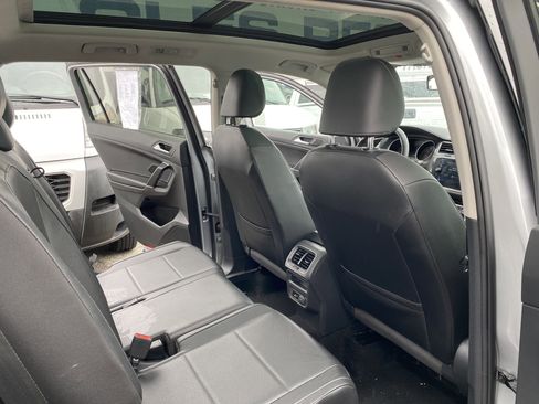 Used 2020 Volkswagen Tiguan SE image 20