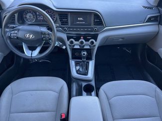 Used 2019 Hyundai Elantra SE video 2