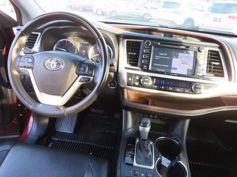 Used 2018 Toyota Highlander Limited image 24