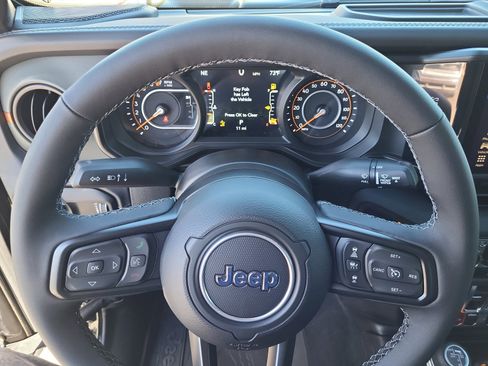 New 2025 Jeep Gladiator Mojave image 10