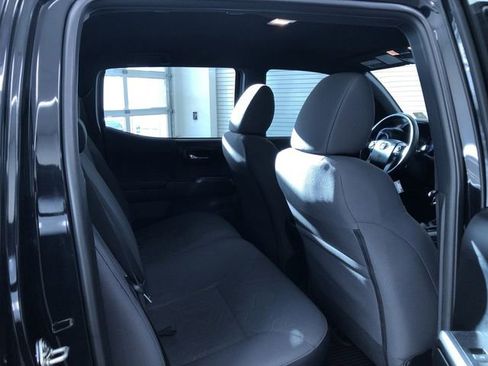 Used 2019 Toyota Tacoma TRD Sport image 16