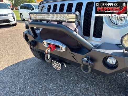 Used 2023 Jeep Gladiator Sport AWD/4WD image 4