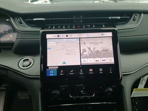 New 2025 Jeep Grand Cherokee Limited w/ Black Appearance Package image 32