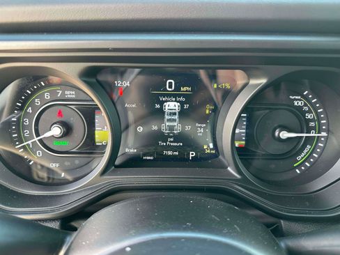 Used 2025 Jeep Wrangler Unlimited Sahara AWD/4WD image 24