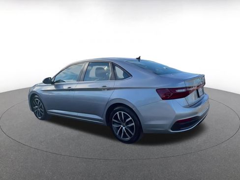 Used 2025 Volkswagen Jetta SE image 10