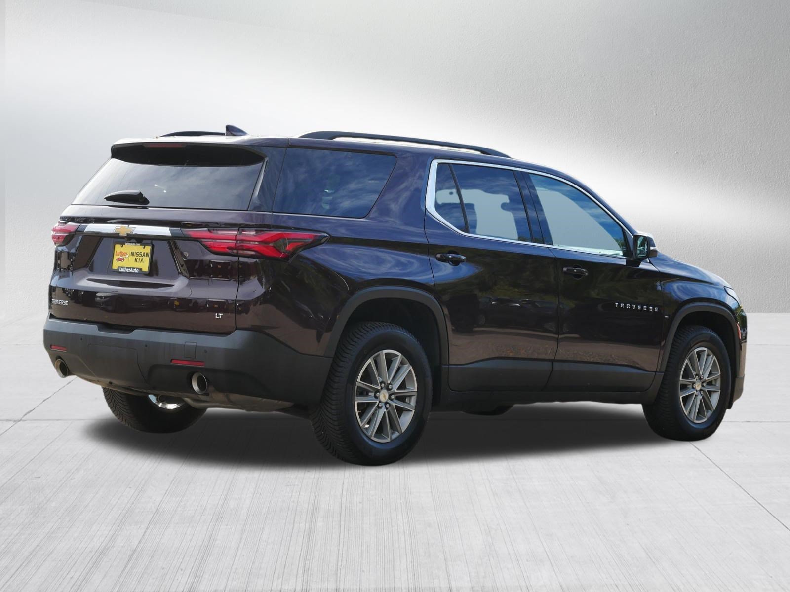Used 2023 Chevrolet Traverse LT FWD image 7