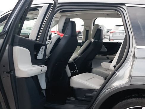 Used 2025 Lincoln Aviator Reserve w/ Equipment Group 201A image 14