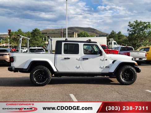 Used 2021 Jeep Gladiator Sport AWD/4WD image 2