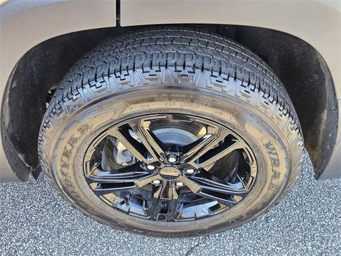 Used 2024 GMC Terrain AT4 image 7