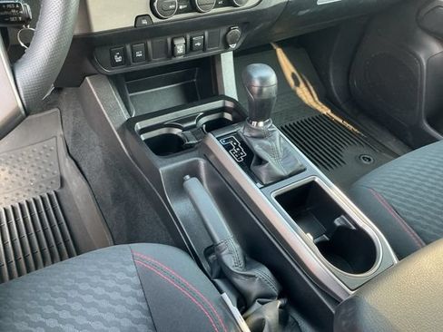 Used 2022 Toyota Tacoma SR5 w/ Technology Package RWD image 18