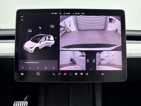 Used 2021 Tesla Model Y Long Range image 5