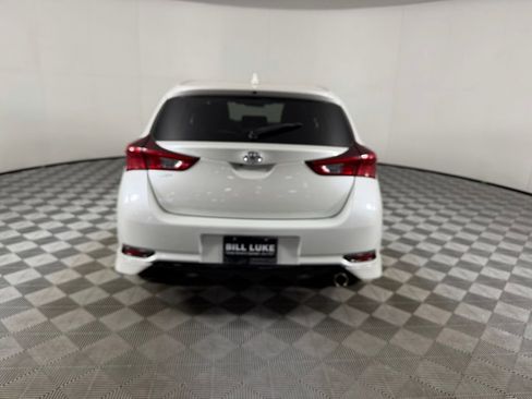 Used 2018 Toyota Corolla iM w/ Carpet Mat Package (TMS) FWD image 8