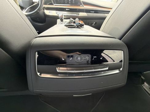 Certified 2021 Cadillac Escalade ESV Premium Luxury AWD/4WD image 28