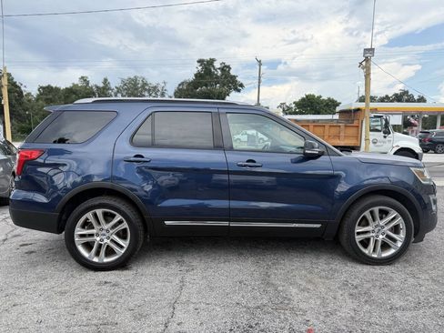 Used 2016 Ford Explorer XLT w/ Equipment Group 202A AWD/4WD image 8