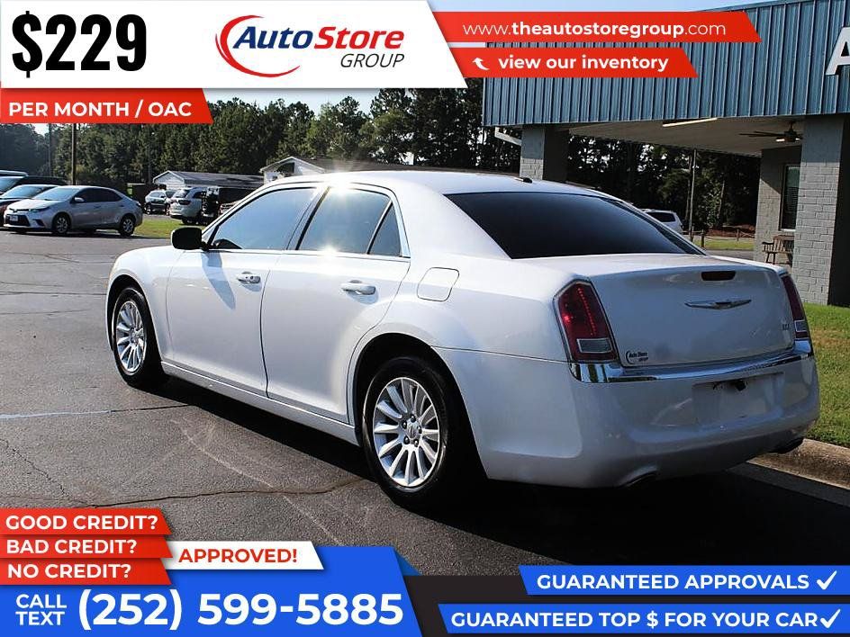 Used 2014 Chrysler 300 RWD image 8
