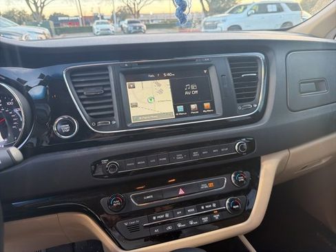 Used 2018 Kia Sedona SX image 6