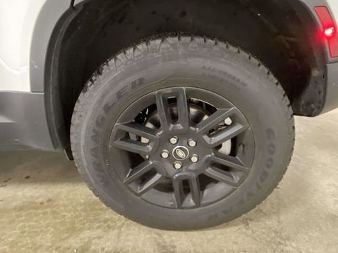 Used 2025 Land Rover Defender 110 S image 7