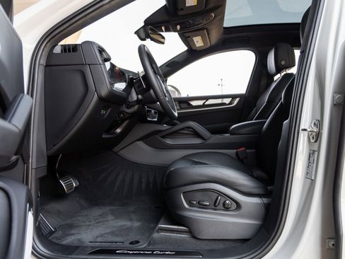 New 2025 Porsche Cayenne Turbo image 27
