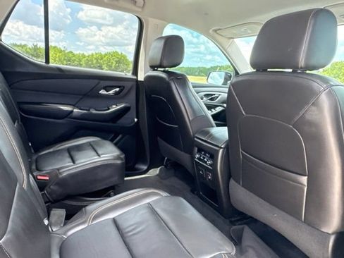 Used 2021 Chevrolet Traverse RS FWD image 20