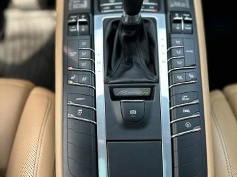 Used 2018 Porsche Macan Sport Edition image 36