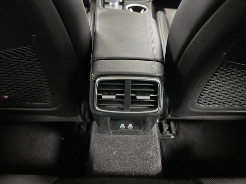 Used 2025 Genesis G70 2.5T image 21