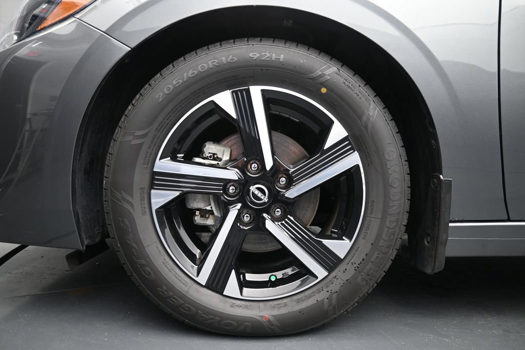 Used 2025 Nissan Sentra SV FWD image 11