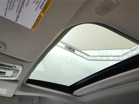 Used 2024 Toyota Sienna XLE image 39