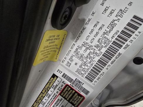 Used 2018 Toyota Tacoma SR image 15