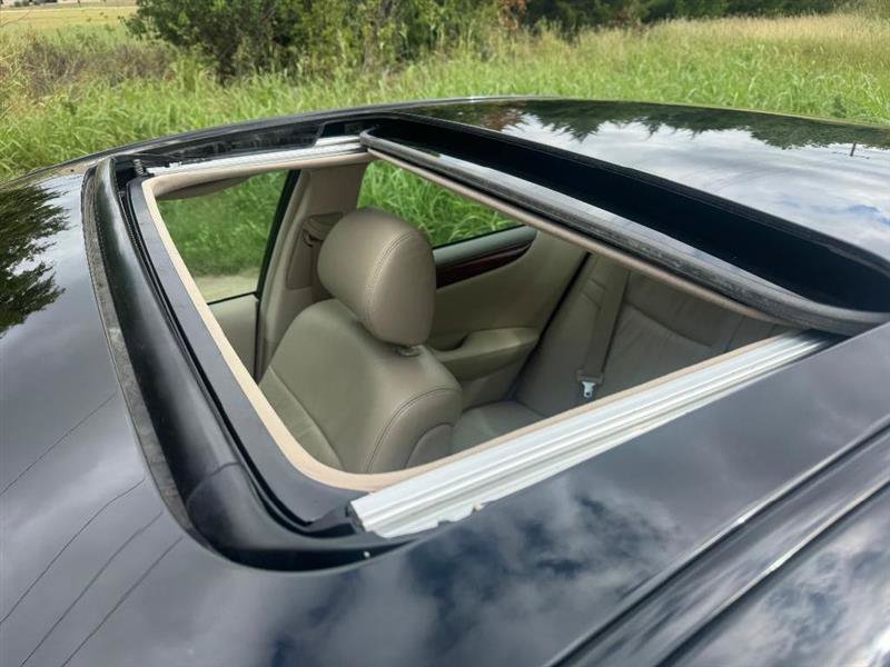 Used 2002 Lexus ES 330 FWD image 18