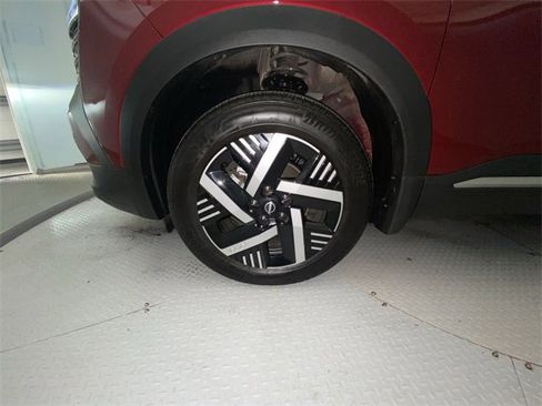 Used 2025 Nissan Kicks SV image 10